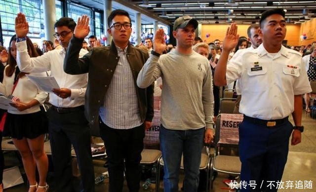 数万名华人宣誓加入美军,享受双重国籍,扬言中