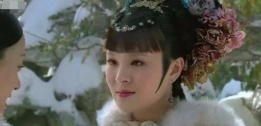 《甄嬛传》中留了刘海的各位“娘娘”，华妃皇后变软萌，只有她美