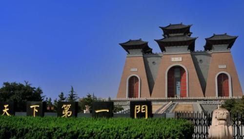 这座耗资五千万的门，高50米霸气侧漏，是天下第一门，就在中国