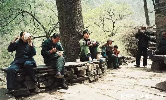  【真实】80年代农村真实老照片：每一张都是一段珍贵的童年记忆