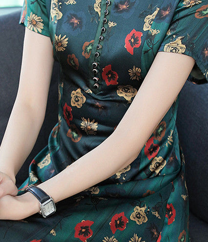 哇!想不到这洋气的真丝便宜到百来块一件，难怪老妈忍不住买5件