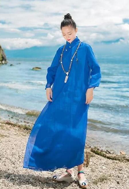 59岁杨丽萍一头黄发现身,至少减龄30岁,网友:只有20岁吧!