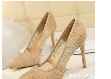 『越来越』个子不高的女性更常穿高跟鞋, 他们在几秒钟内变得越来越高。
