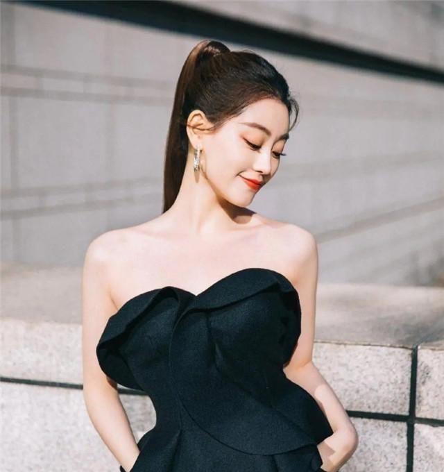  #女性来说#见过世面的女人，很少戴黄金首饰，瞧阔太们这4种，显高级又贵气