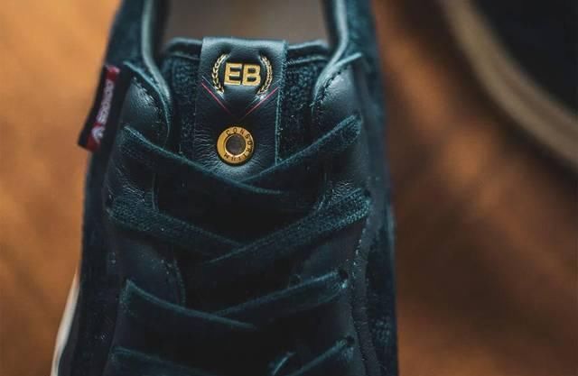  『五位数』曾经炒到五位数的银河配色又来了，这次是 Air Max 90！