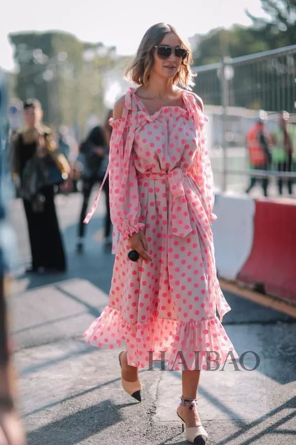 都说波点裙太土味，明明《中餐厅2》里的赵薇穿得很仙美啊!