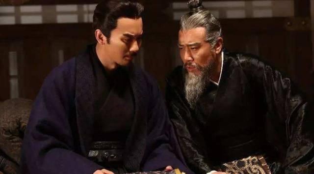 『皇帝』曹丕为什么不将汉献帝送至蜀国,让喊着除贼兴汉的三国刘备进退两难呢