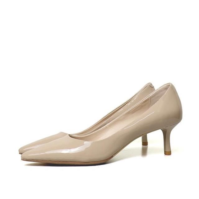 小众设计款高跟鞋,上班干练下班风情,工作玩乐两不误