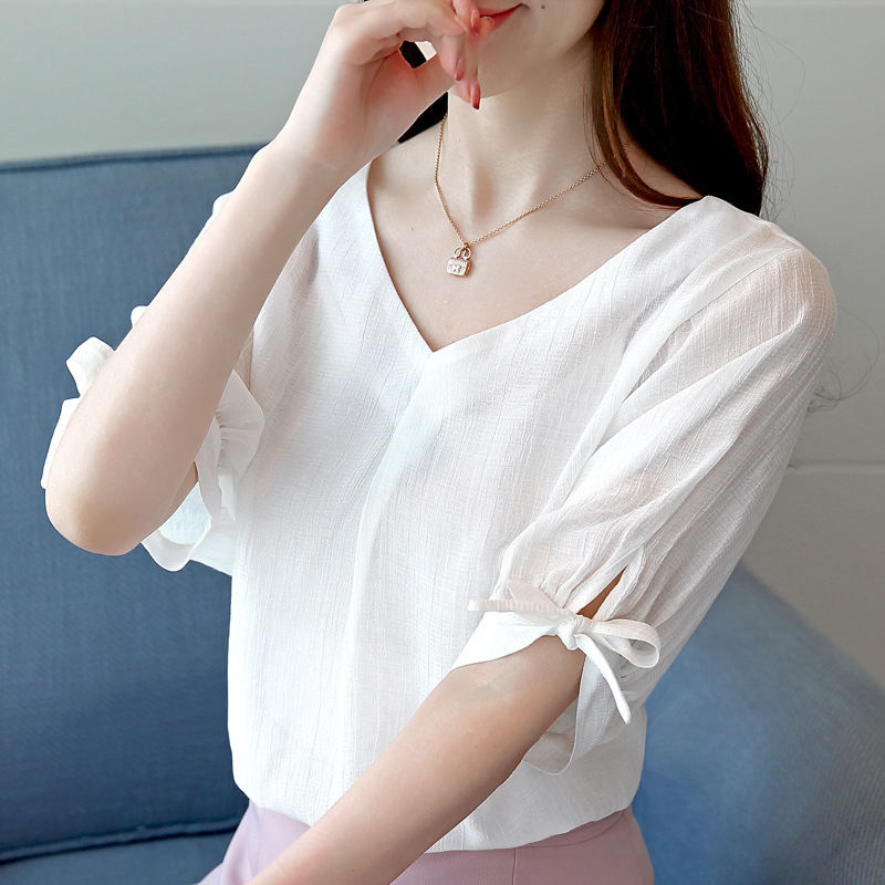 真没想到!老婆把裙子都扔了!只穿这些小衫，一颦一笑都令人心醉