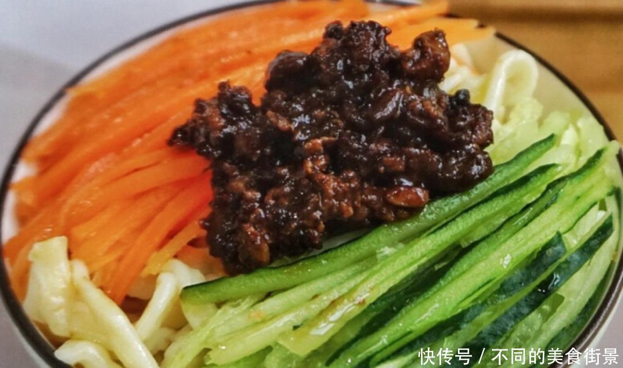 老北京炸酱面炸酱的做法,酱香浓郁,味道不比面