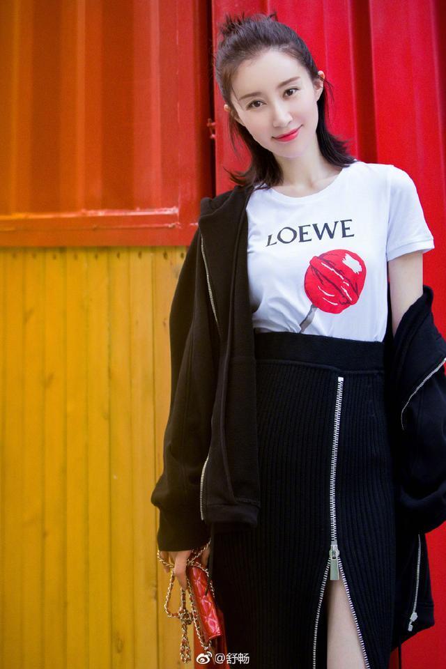 29岁舒畅剪短发，头发越剪越短颜值越来越高，网友：“逆生长”