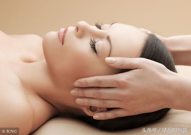 20岁以上的女人，保养皮肤气色好，清爽无油一整天