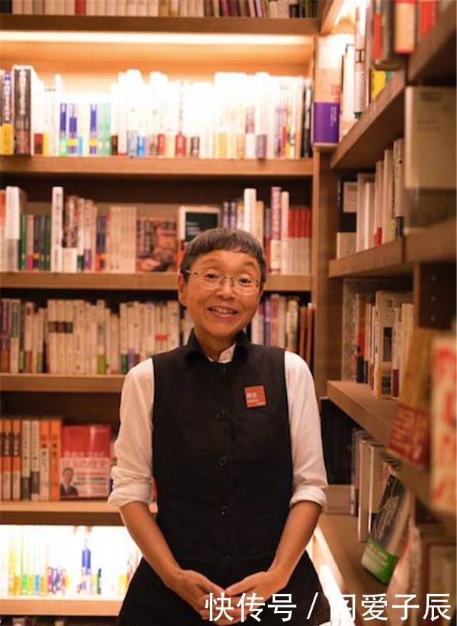 「花言巧语」女人买鞋时,别随意对导购说这3“句话”,小心自己“坑”自己!