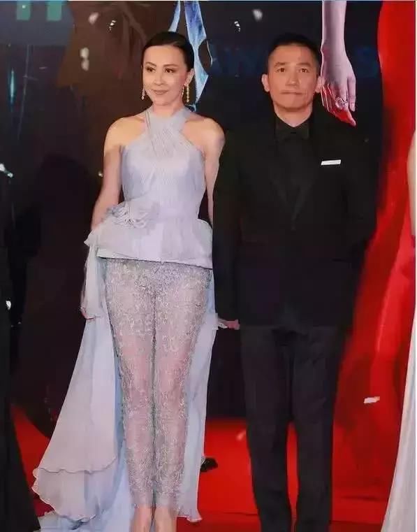 刘嘉玲从来都是穿衣范本，但这件裙子下半身真让她难堪！