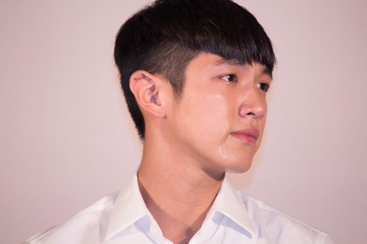 柯震东发微博为父亲庆生，网友留言却让他很无语：吸毒的人滚蛋