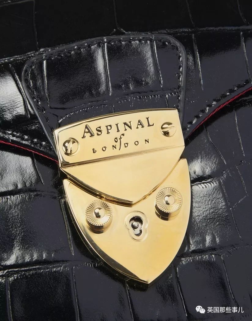 时装精们都不甘心撞包，她们把目光瞄准了这些小众却有格调的宝贝