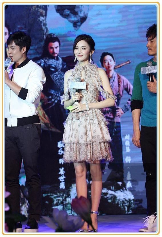 当谢娜和古力娜扎同穿碎花裙，才知道辣妈和少女的差距有多大!