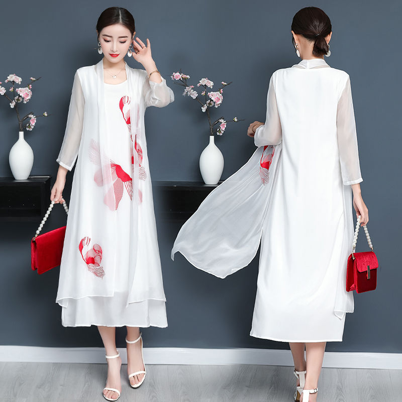 谁说60后女人不能美!秋后穿这欧版裙，配平鞋，足以美翻一条街