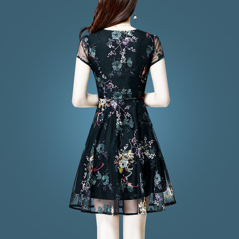 有一种裙叫“网纱裙”，魅力气质无形中增添女人味，美的勾人心魄