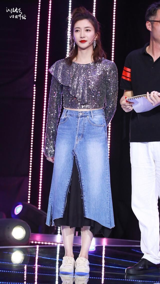 江疏影撞衫没输过,根本就不是凭她这双腿,完全是赢在了穿搭上!