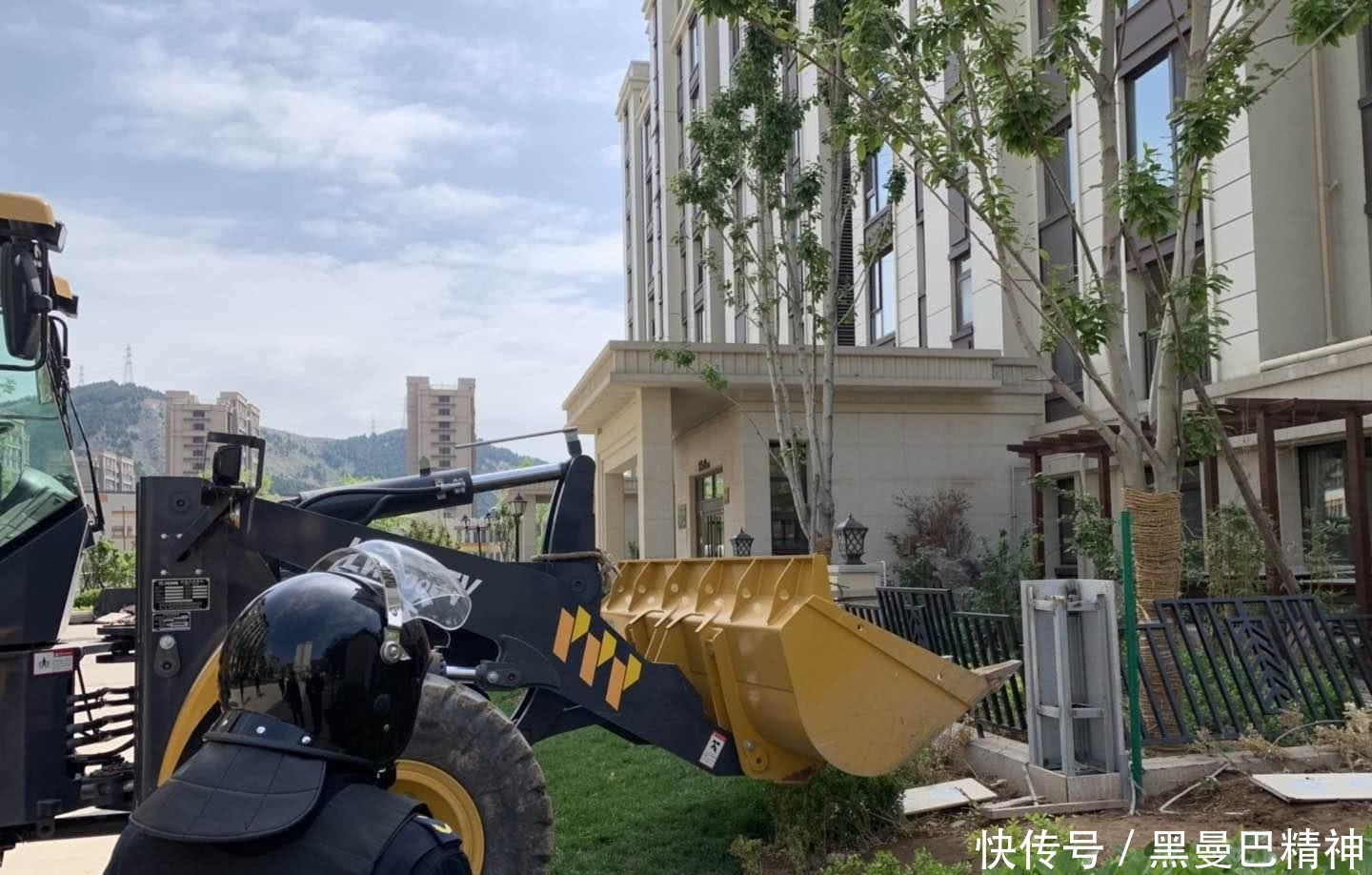 加班加点！济南漫山香墅23户露台违建全部拆除完毕