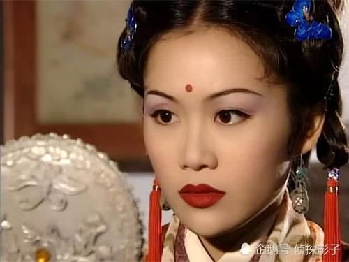 蝴蝶停留在发间，胡静清新甜美、赵丽颖灵动清纯、梁小冰美艳动人