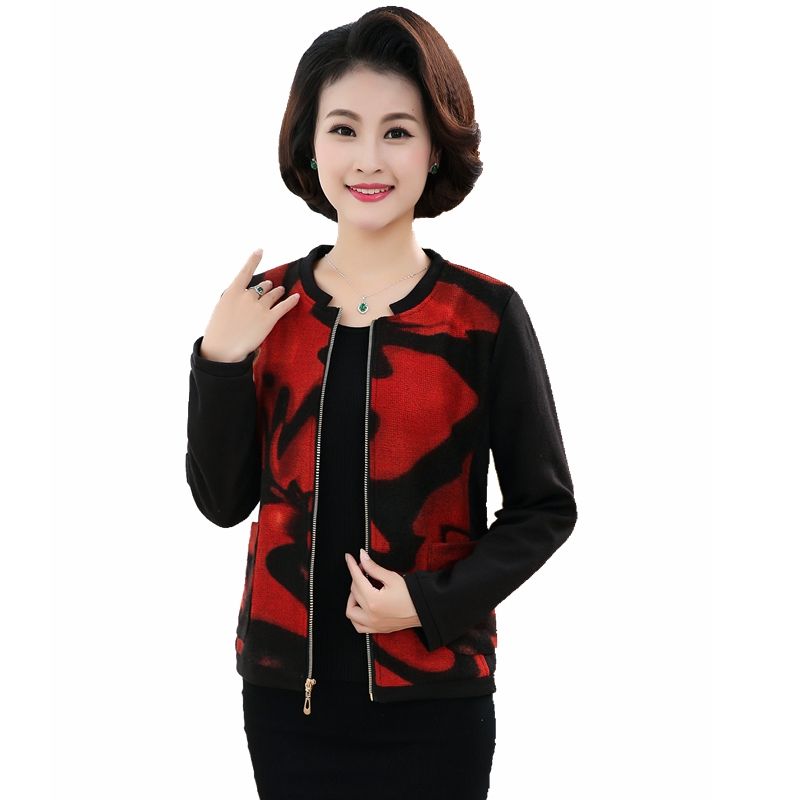 皮肤暗黄的妈妈别乱穿，瞧瞧这些女人穿的妈妈装，显嫩显白显气质