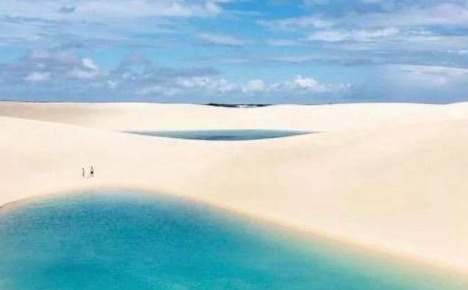 巴西有一个神奇的沙漠，每年雨季水比沙子还多，还鱼虾成群