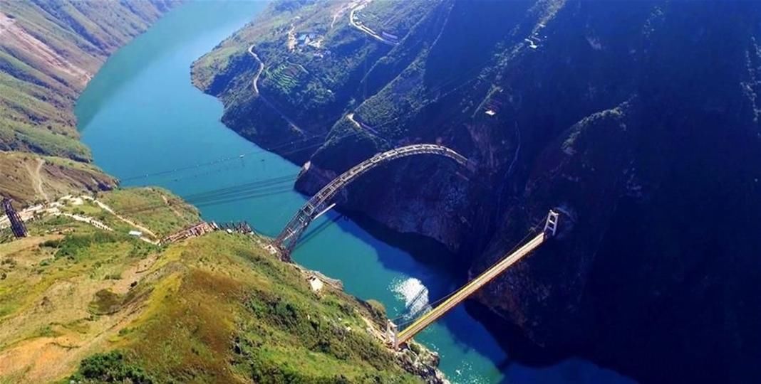  「基建」差点难倒基建狂魔的隧道，500名专家险束手无策，工人11