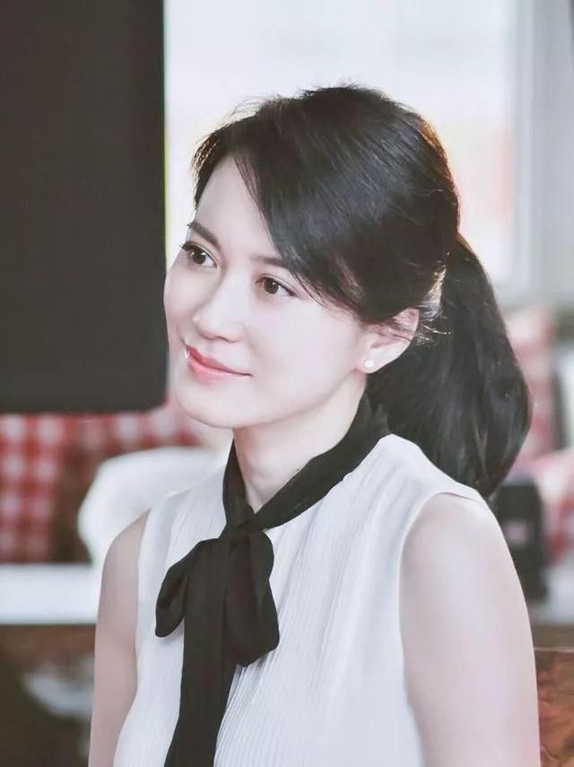 47岁俞飞鸿未婚又怎样?20岁的脸，2米8气场的衣品，活得比谁都好