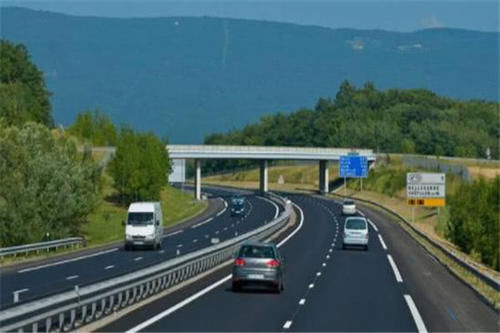  高速■中秋3天开车上路，高速公路会免费吗？有需要的车主请了解