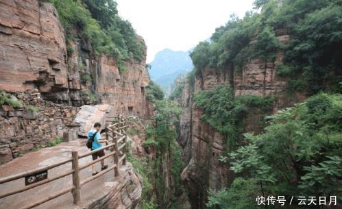 被游客捧红“宰客”景区, 曾是穷山沟没人知, 如今开门等游客送钱