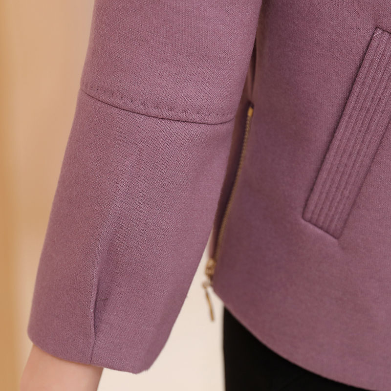 70后女人别着急买风衣!现流行这样的秋装外套,便宜舒适又大方