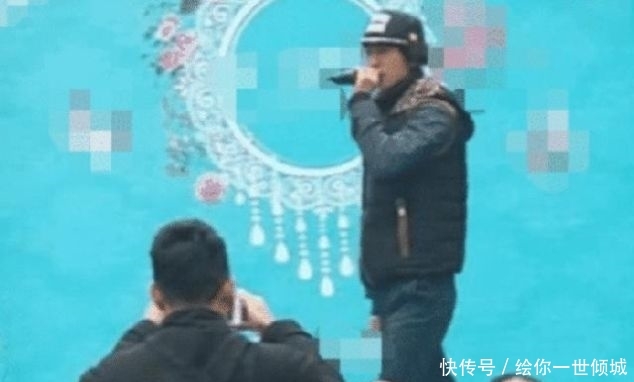 酒席@当年因首神曲红遍全国, 却沦为农村酒席歌手, 观众头都不抬一下