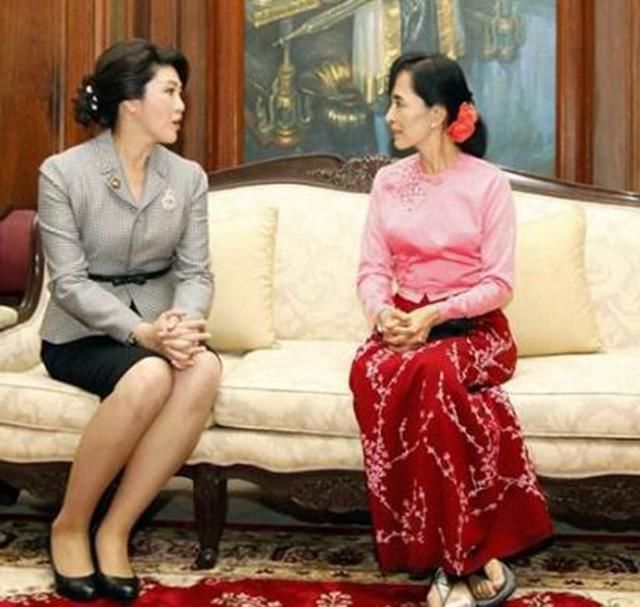 英拉穿高跟鞋，搭配包臀裙最性感，最后一张珠圆玉润气质典雅!