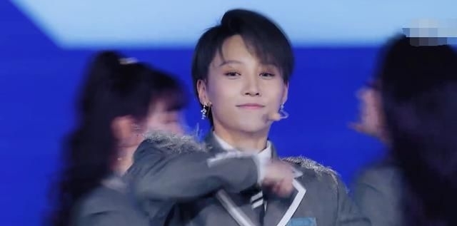 「太酷」刘雨昕太酷不适合初C位?当见到她的长发模样后,这下彻底服气了