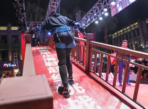 维密模特现场体验 温州鞋黑科技挑战基尼斯纪录