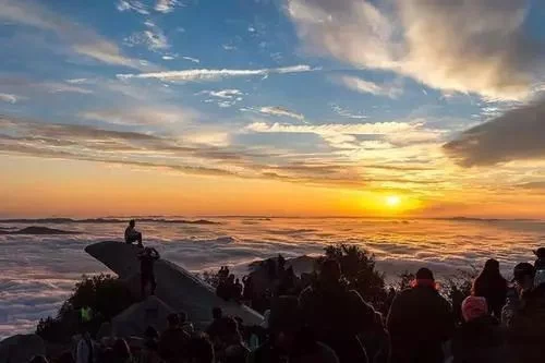 我们去这些神仙美地打卡,赏山川湖泊,漫步幽静古镇【2020热门旅游景点】