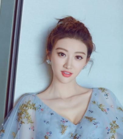  「国民」笑容那么甜美的景甜，和张继科谈恋爱 网友：国民女神初长成！