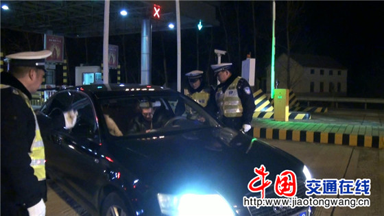 明知驾照被撤销 高速开车被查处