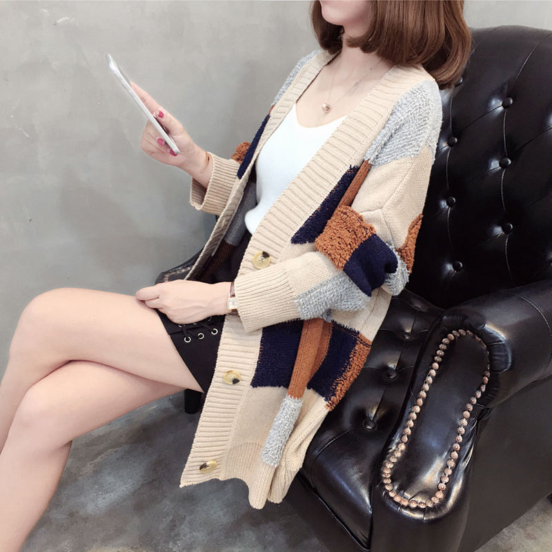 小姐姐你听我说:9月穿这初秋针织香风外套，穿出不一样的美