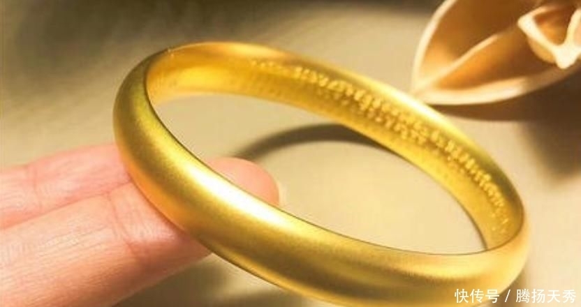 「金手镯」金店离职店员偷偷告诉我,买金手镯时这3种最好不要买,谁买谁亏