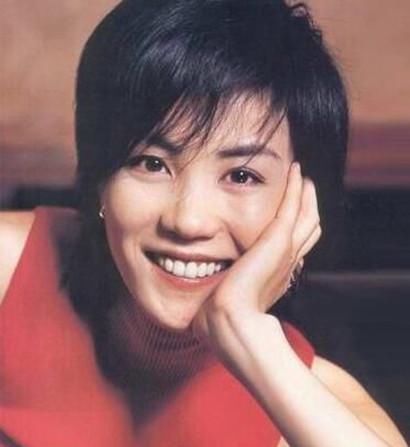 baby的寸头居然输给了王菲和周迅,原来发型真的要看气质