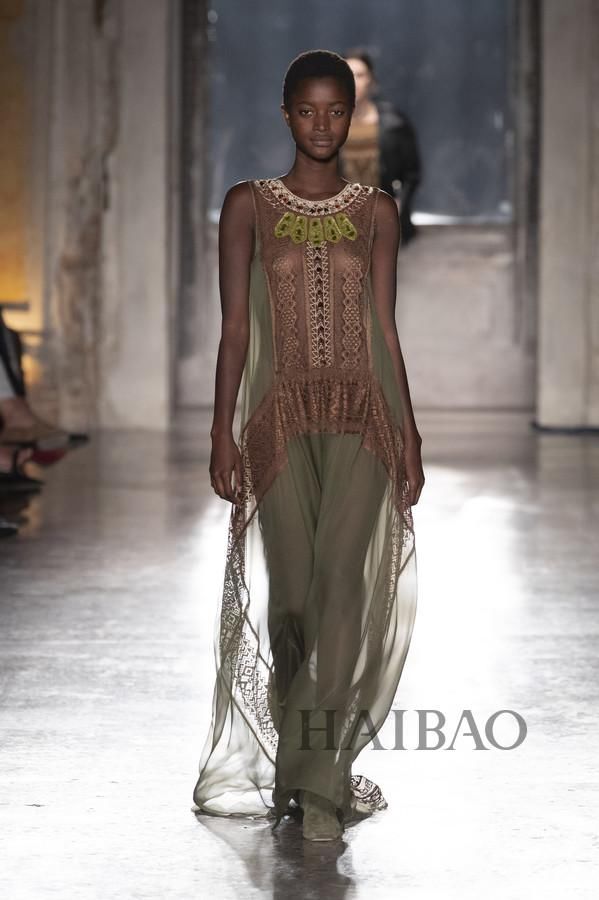 以高级玩趣致意时尚！Alberta Ferretti 2019 女装度假系列：限定