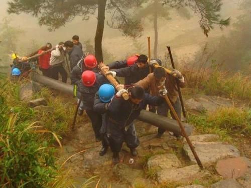  「管理不够」农村电工工资不高，为何能赚那么多钱？老农的话很