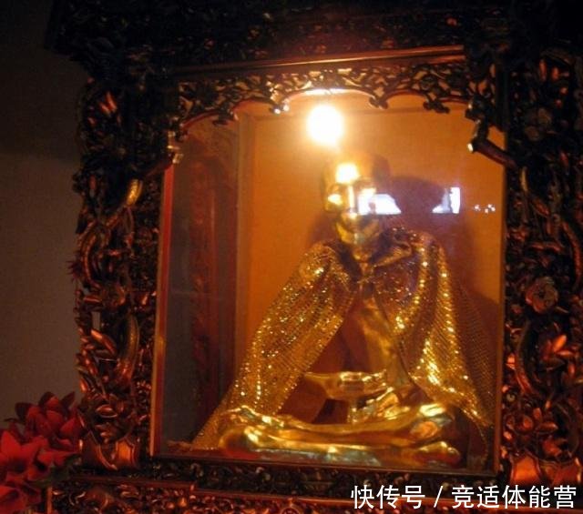 九华山女肉身菩萨，圆寂20多年至今栩栩如生，大批信徒前来参拜