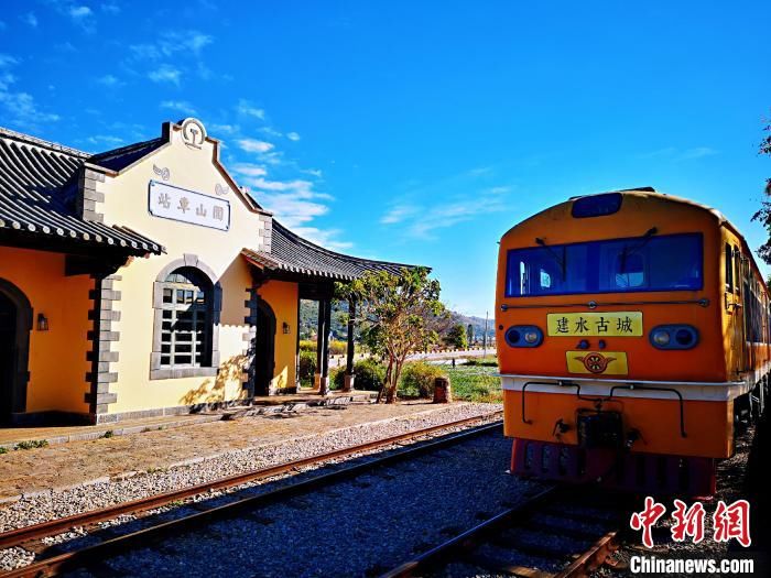  『列车』云南米轨旅游观光列车恢复运行 已发送旅客4700人