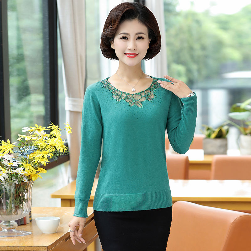 哇塞!谁说50岁就老了!老妈换上气质秋装，美得像才35