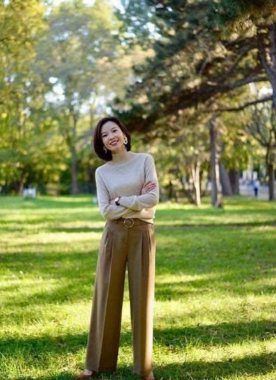  「舒适」40岁的女人别再乱穿衣，学ins时尚宝妈的日系穿搭，舒适不张扬