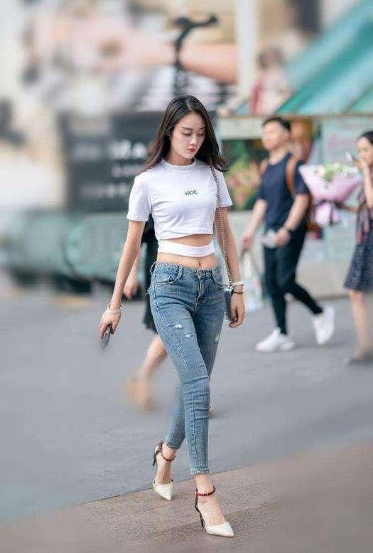 成都街拍: 街头小姐姐告诉你不只是明星财有自己时尚的穿搭!